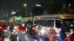 TP.HCM: Nhiều tuyến đường liên tục ngập sâu khi mưa lớn, Sở Xây dựng nói gì?
