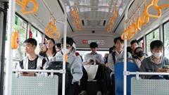Đi xe buýt miễn phí ở TP.HCM, được mang theo bao nhiêu hành lý?