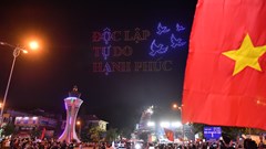 Hàng trăm drone rực sáng trên bầu trời Điện Biên Phủ