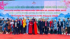 Chào đón những vị khách du lịch đầu tiên năm 2025