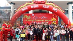 Chủ tịch tỉnh Quảng Ninh chào đón những vị khách đầu tiên xông đất