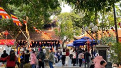 Giới trẻ tấp nập tới Chùa Hà cầu duyên 