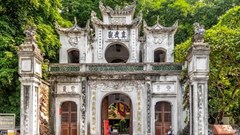 Chờ đợi tour đêm “Tiếng chuông Trấn Vũ”