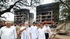 Thủ tướng Ấn Độ tới hiện trường vụ tai nạn máy bay của Air India