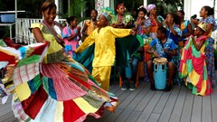 Lễ hội Âm nhạc và du lịch Thế giới lần đầu tiên 