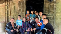 Chàng thanh niên Mông “thắp lửa khởi nghiệp” nơi bản làng “trên mây”