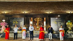 Khi hội họa và hương trầm hòa quyện trong không gian Văn Miếu