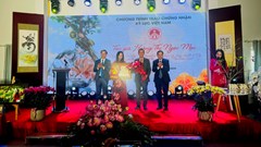 Ra mắt tập thơ “Mẹ ơi, con nhớ mẹ”