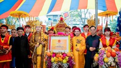 Linh thiêng lễ rước nước đền Rừng