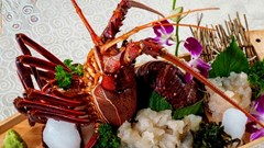 Gỏi tôm hùm trứ danh khiến du khách quốc tế tìm đến Ngự Uyển