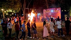 Hát dưới ánh trăng tan ở A Lưới