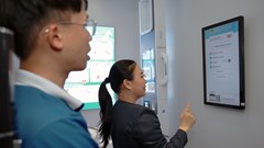 Người dân TP.HCM háo hức trải nghiệm trạm Công dân số