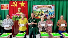 Những phần quà giúp ấm lòng các gia đình khó khăn vui Tết Độc lập
