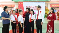 Phó Chủ tịch Quốc hội Nguyễn Thị Hồng dự khai giảng năm học mới ở TP. Cần Thơ