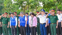 Đoàn công tác Trung ương và TP.HCM tưởng niệm các Anh hùng liệt sĩ tại Côn Đảo