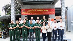 Tô thắm nghĩa tình quân dân qua hoạt động về nguồn