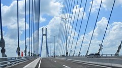 Công an Cần Thơ kịp thời cứu sống một phụ nữ nhảy cầu Vàm Cống