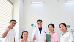 Phẫu thuật nội soi khối u buồng trứng lớn cho một phụ nữ người Campuchia