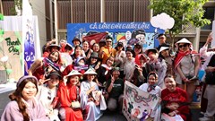 Đông đảo khán giả mặc trang phục truyền thống xác lập kỷ lục Guinness