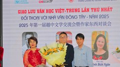 Đối thoại với nhà văn Đông Tây