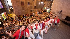 “Mưa đỏ” phá kỷ lục, thu hơn 300 tỉ đồng sau 9 ngày