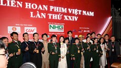 Dàn sao đổ bộ thảm đỏ Liên hoan Phim Việt Nam lần thứ XXIV 