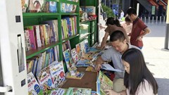 Chuyến xe “Hành trình Ánh sáng tri thức” lan toả văn hoá đọc