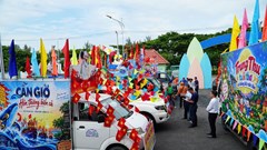 Rực rỡ xe hoa, sôi động các hoạt động tại Lễ hội Nghinh Ông TP.HCM