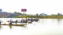 Kon Tum: Sôi nổi Giải Đua thuyền độc mộc trên sông Đăk Bla