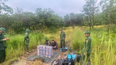 Gia Lai: Bắt quả tang hai đối tượng vận chuyển hơn 200kg pháo lậu qua biên giới