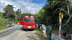 Lật xe tải trên đèo Ngọc Vin, 4 người thương vong