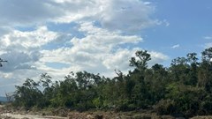 Gia Lai: Hơn 1.000 người dân bị cô lập do đường vào làng Hrách bị lũ cuốn trôi