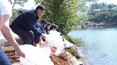 Bổ sung 5.000 cá giống cho hồ Đăk Ke, tạo điểm nhấn sinh thái Măng Đen