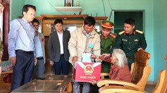 Quảng Ngãi: Mang thùng phiếu đến tận nhà Mẹ Việt Nam Anh hùng