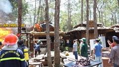 Quảng Ngãi: Cháy lớn tại Khu phố đêm Măng Đen, 6 gian hàng bị thiệt hại