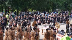 Măng Đen rộn ràng lễ hội đường phố