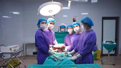 Gia Lai: Phẫu thuật cắt bỏ lá lách khổng lồ nặng 3,5kg cho nữ bệnh nhân 69 tuổi