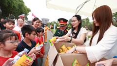 Hà Nội tặng quà cho nhân dân và du khách vào Lăng viếng Bác dịp lễ