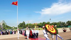 Đoàn đại biểu dự Đại hội Đảng bộ Bộ VHTTDL báo công dâng Bác