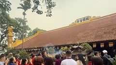 Vãn cảnh chùa đầu xuân: Đã vắng bóng vàng mã và mê tín dị đoan