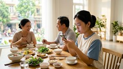 Nghịch lý hạnh phúc thời 4.0: Càng “chạm” nhiều, càng xa nhau