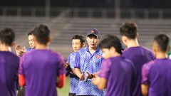 Thầy trò HLV Kim Sang-sik tập buổi đầu tiên tại Philippines