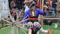  Độc đáo hoa văn trên trang phục dân tộc Lào