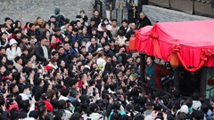  Bùng nổ “góc mai mối” để tăng dân số