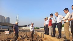  Vừa mừng vừa tiếc…