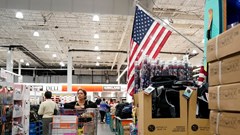 Người dân Mỹ đổ lỗi cho ông Trump về chi phí sinh hoạt cao