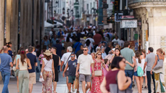 Châu Âu mạnh tay xử phạt du khách vi phạm quy tắc ứng xử