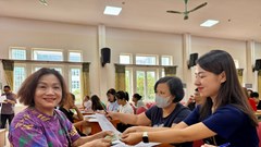 Người dân phường Hoàng Mai phấn khởi nhận 100.000 đồng quà 2.9