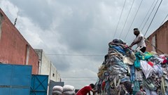 “Thủ phủ hàng thải của thế giới” và cái giá sức khỏe của người lao động