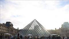 Pháp: Bảo tàng Louvre tạm đóng cửa